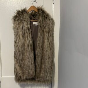 cupcakes & cashmere Faux Fur Vest in Brown